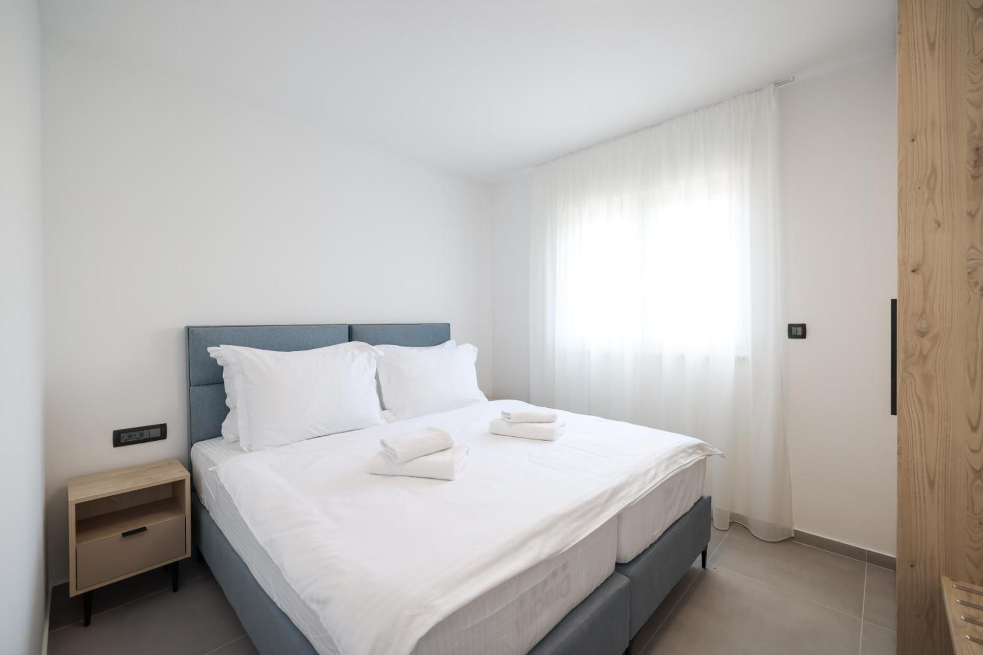 Deluxe Apartments Privlaka On The Sand Room photo