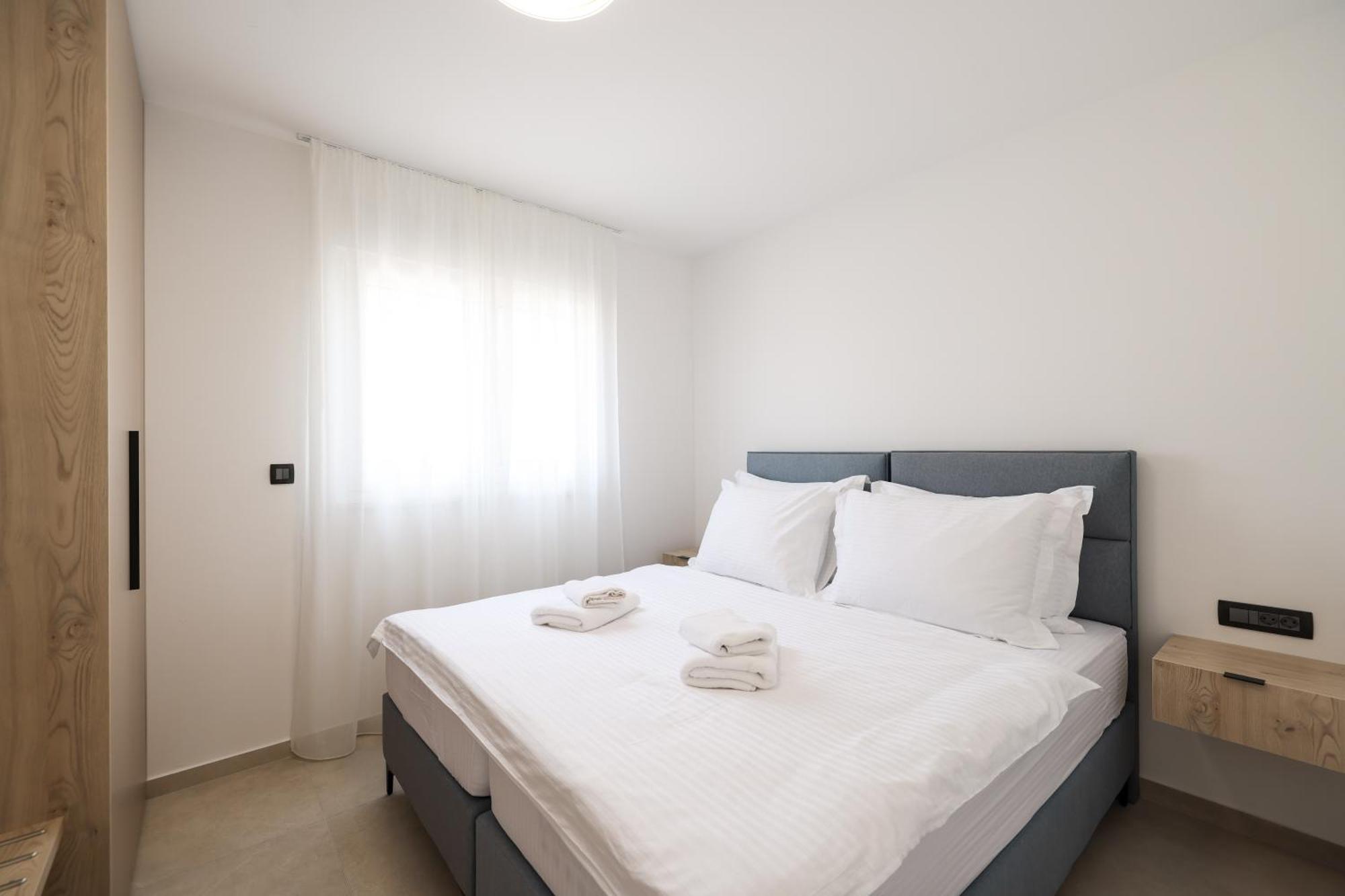 Deluxe Apartments Privlaka On The Sand Room photo