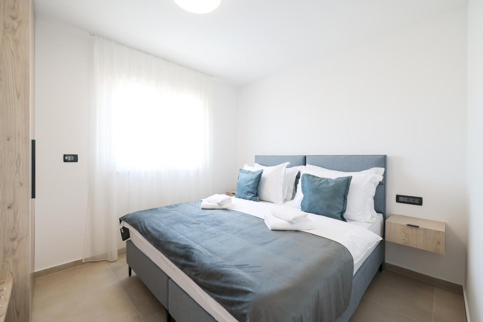 Deluxe Apartments Privlaka On The Sand Room photo